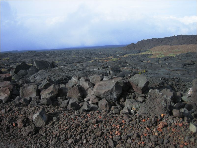 2006-04-01 Loa (72) Volcanic